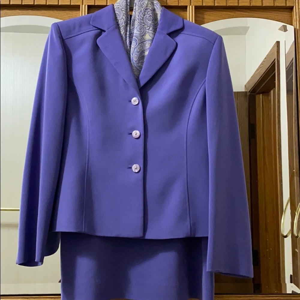 💜 Beautiful Pastel Purple Le Suit 💜